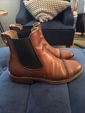 Women’s Brown Sutro Santa Ana boots. Size 8.